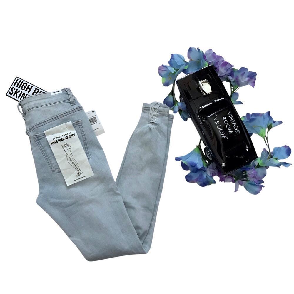 Almost Famous NWT High Rise Skinny Jeans Juniors 0